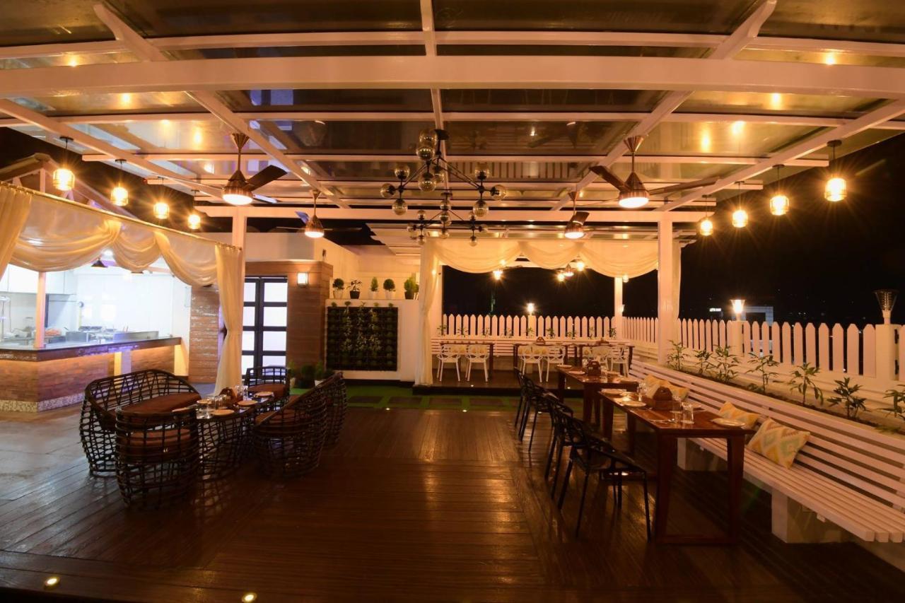 Awesome Palace Guwahati Exterior foto